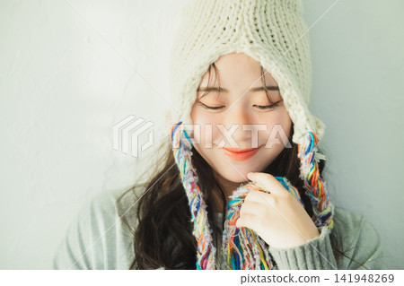 一位戴著針織帽的女士的肖像 一位戴著針織帽的女士的肖像 141948269