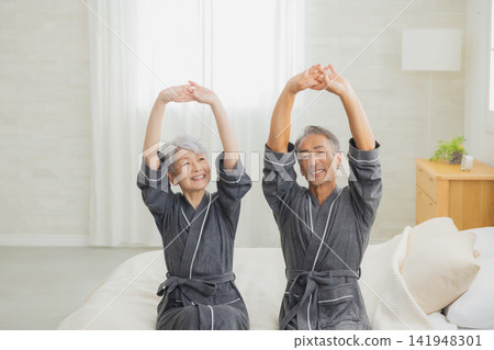 臥室裡的老夫婦 臥室裡的老夫婦 141948301
