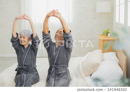 臥室裡的老夫婦 臥室裡的老夫婦 141948302