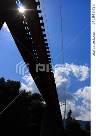 The Oigawa Railway's Oigawa Second Bridge casts a shadow across the summer sky, spanning the heavens (section damaged by Typhoon No. 15 in 2022). The Oigawa Railway's Oigawa Second Bridge casts a shadow across the summer sky, spanning the heavens (section damaged by Typhoon No. 15 in 2022). 141948459