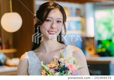 穿著婚紗的女人 141949574