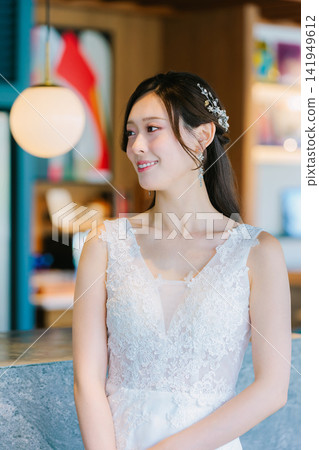 穿著婚紗的女人 穿著婚紗的女人 141949612