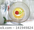 日式色彩：素面與各種色彩繽紛的配料 141949824