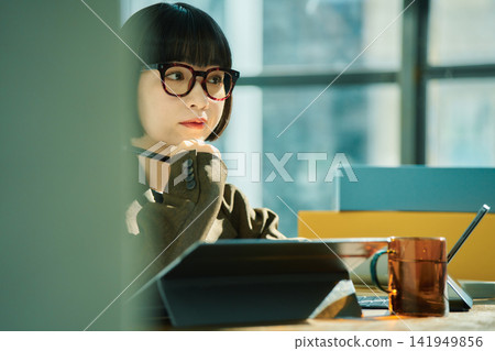Young woman working in the office Young woman working in the office 141949856