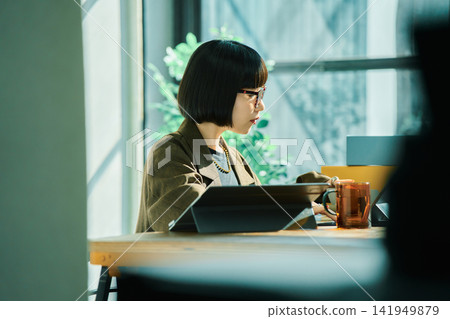 Young woman working in the office Young woman working in the office 141949879