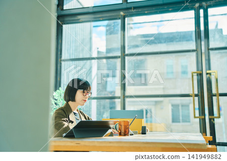 Young woman working in the office Young woman working in the office 141949882