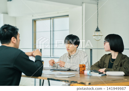Business person to meet 141949987