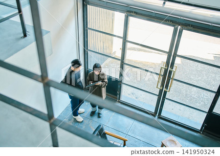 Male and female meeting Male and female meeting 141950324