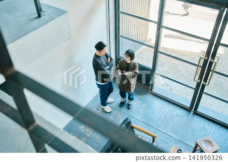Male and female meeting Male and female meeting 141950326