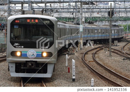臨海線70000系列Z7號列車(20週年紀念塗裝)駛入大崎站 臨海線70000系列Z7號列車(20週年紀念塗裝)駛入大崎站 141952336