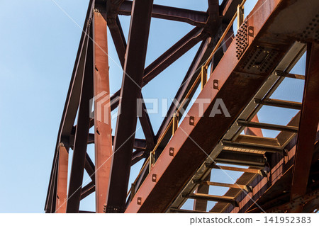 The steel structure of the railway bridge viewed against a blue sky (Ibara Railway Takahashi River Bridge) The steel structure of the railway bridge viewed against a blue sky (Ibara Railway Takahashi River Bridge) 141952383