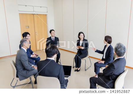 Multigenerational business teams exchanging ideas in a business meeting. Multigenerational business teams exchanging ideas in a business meeting. 141952887