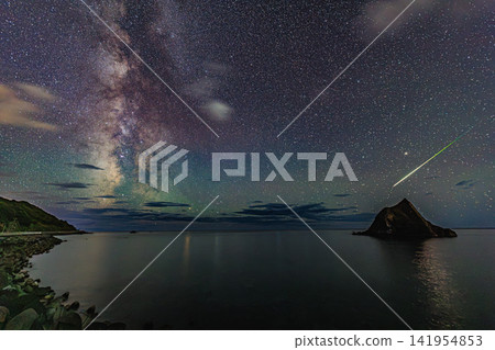 The majestic Milky Way and the fleeting light of the Perseid meteor shower appeared on a calm night over the Sea of Japan. The majestic Milky Way and the fleeting light of the Perseid meteor shower appeared on a calm night over the Sea of Japan. 141954853