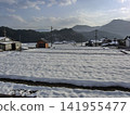 與世界接壤的地方，覆蓋著一層薄薄的雪。 141955477