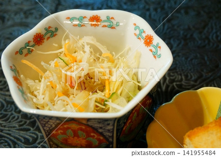 小碗蔬菜沙拉 小碗蔬菜沙拉 141955484