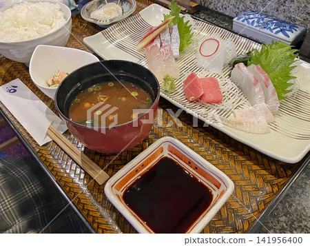 A luxurious sashimi set meal featuring fresh, seasonal fish. A luxurious sashimi set meal featuring fresh, seasonal fish. 141956400