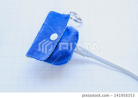 手工製作的耳機盒,充電時可正常使用 手工製作的耳機盒,充電時可正常使用 141958353