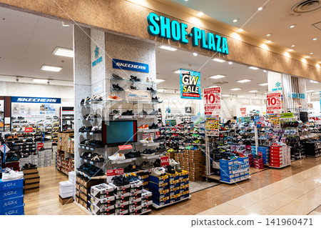 Shopping at Shoe Plaza Newport Hitachinaka store, Shinko-cho, Hitachinaka City, Ibaraki Prefecture Shopping at Shoe Plaza Newport Hitachinaka store, Shinko-cho, Hitachinaka City, Ibaraki Prefecture 141960471