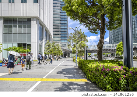 橫濱港未來城市景觀：新高島站前及港未來人行橋 141961256