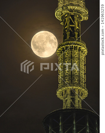 The gain tower of Tokyo Skytree and the full moon The gain tower of Tokyo Skytree and the full moon 141963259