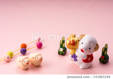 新年卡片素材:羊年-寓意吉祥的綿羊擺飾 新年卡片素材:羊年-寓意吉祥的綿羊擺飾 141963349
