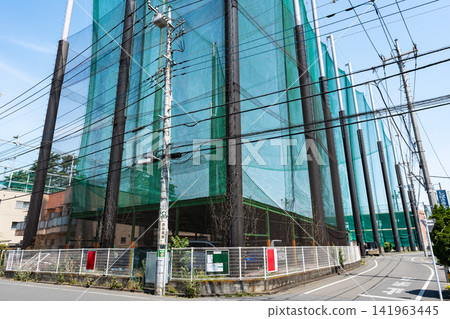 在東京調布市菊之台主果嶺高爾夫練習場擊球 在東京調布市菊之台主果嶺高爾夫練習場擊球 141963445
