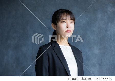 年輕的商界女強人 年輕的商界女強人 141963690