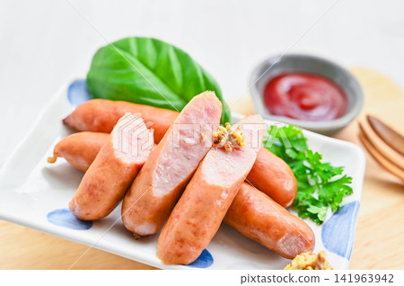 Boiled sausages and condiments (ketchup, whole grain mustard) Boiled sausages and condiments (ketchup, whole grain mustard) 141963942