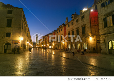 克羅埃西亞,杜布羅夫尼克:Stradun(夜景) 克羅埃西亞,杜布羅夫尼克:Stradun(夜景) 141965320