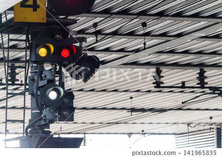 車站內的信號設備和調車信號(基礎設施和安全運行示意圖) 車站內的信號設備和調車信號(基礎設施和安全運行示意圖) 141965835