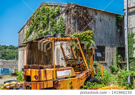 【#Warehouse】A scene of an old warehouse covered in ivy and a rusty forklift. 【#Warehouse】A scene of an old warehouse covered in ivy and a rusty forklift. 141966230