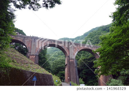 藍色冰第三座橋樑玻璃橋樑 藍色冰第三座橋樑玻璃橋樑 141968329