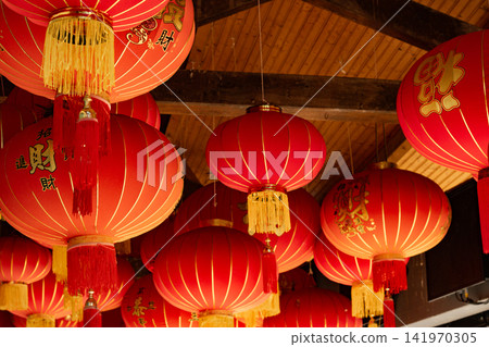 Traditional red Chinese lanterns hanging on ceiling Traditional red Chinese lanterns hanging on ceiling 141970305