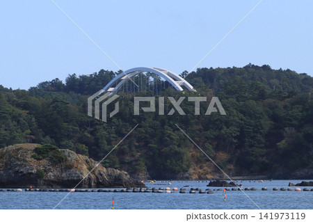 大浦漁港、大海和出島大橋(宮城縣女川町) 大浦漁港、大海和出島大橋(宮城縣女川町) 141973119