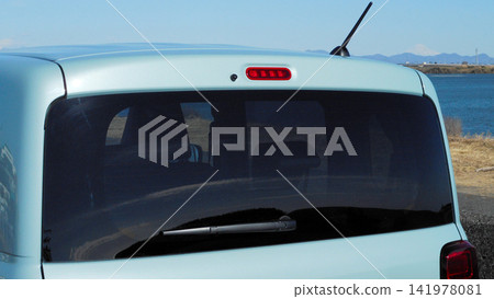 Back door glass for light passenger cars 141978081