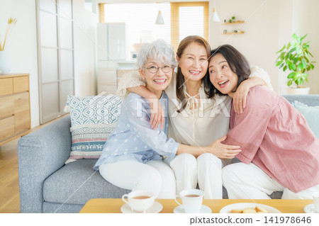Portraits of three middle-aged Japanese women Portraits of three middle-aged Japanese women 141978646