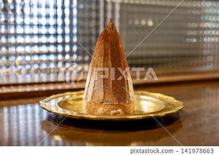 Rum-flavored Mont Blanc tart Rum-flavored Mont Blanc tart 141978663