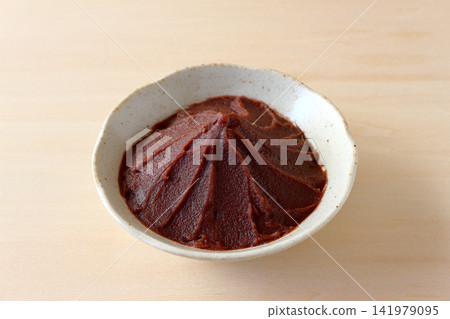 Table background: strained bean paste Table background: strained bean paste 141979095