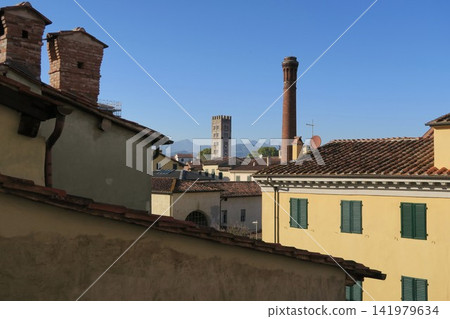 The streets of Lucca 141979634