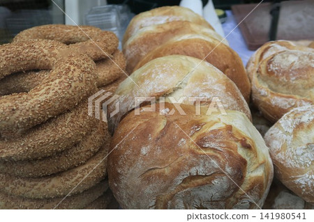 Freshly baked bread lined up in a store Freshly baked bread lined up in a store 141980541