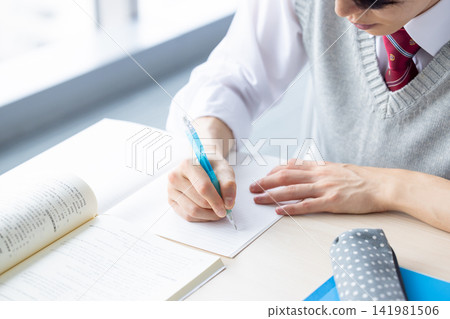 Student: A high school student studying. Filming cooperation: Tokyo Electronics College, Denpa Gakuen Educational Foundation. Student: A high school student studying. Filming cooperation: Tokyo Electronics College, Denpa Gakuen Educational Foundation. 141981506