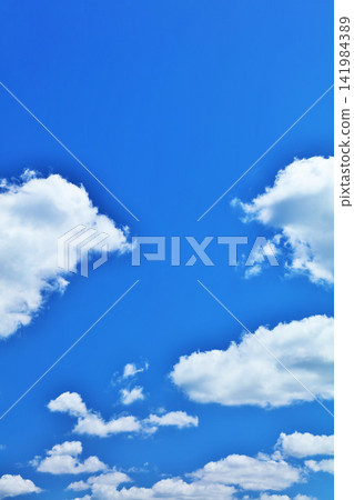 夏天藍天和雲彩 夏天藍天和雲彩 141984389