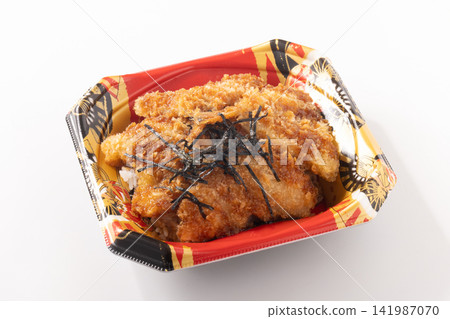【新潟縣】黑喉鱸魚炸飯和炸魚蓋飯(蓋飯配炸魚和醬汁) 【新潟縣】黑喉鱸魚炸飯和炸魚蓋飯(蓋飯配炸魚和醬汁) 141987070