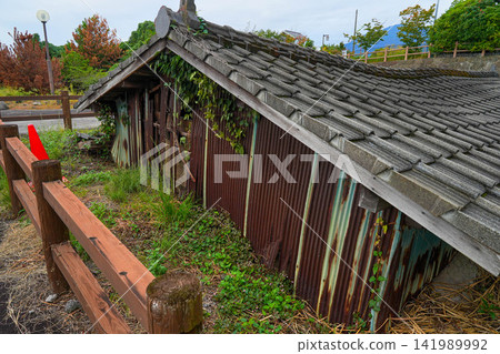 泥石流影響了房屋保護公園 泥石流影響了房屋保護公園 141989992