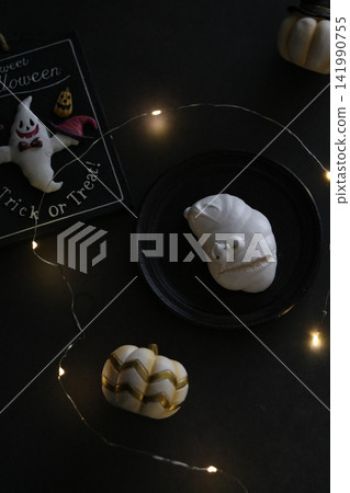 Halloween cake Halloween cake 141990755