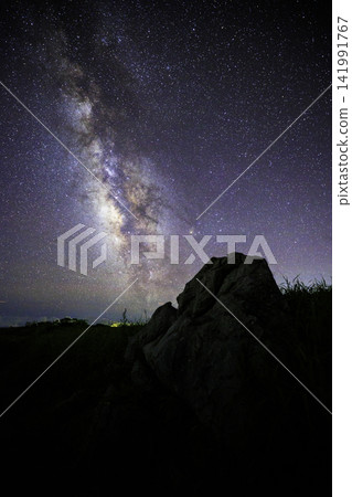 《Kochi Prefecture, Shikoku Karst, Tengu Plateau》 The Milky Way and starry sky at Shikoku Karst, Tengu Plateau 《Kochi Prefecture, Shikoku Karst, Tengu Plateau》 The Milky Way and starry sky at Shikoku Karst, Tengu Plateau 141991767