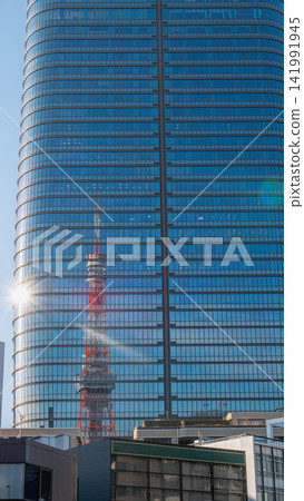 Tokyo Tower Reflection on Mori JP Tower in Azabudai Hills Tokyo Tower Reflection on Mori JP Tower in Azabudai Hills 141991945