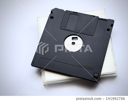 3.5吋軟碟的背面 141992786