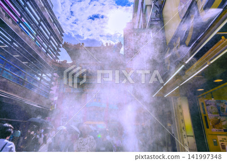 Yokohama, Japan, cityscape, August 14th. Intense heat... Mist showers have appeared in front of the Zenrin Gate in Chinatown... Feels great... Yokohama, Japan, cityscape, August 14th. Intense heat... Mist showers have appeared in front of the Zenrin Gate in Chinatown... Feels great... 141997348