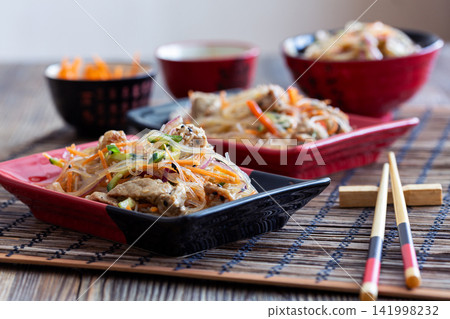 Stir-fried glass noodles with pork. 141998232